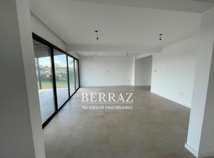 Casa Venta 5 Ambientes a La Laguna en San Sebastián Area 10 Escobar Lote de 820 m² - 4