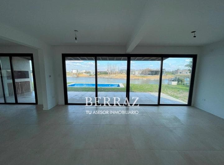 Casa Venta 5 Ambientes a La Laguna en San Sebastián Area 10 Escobar Lote de 820 m² - 2