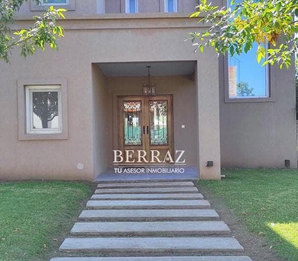 Casa Venta 6 Ambientes en Santa Guadalupe Pilar del Este 719 m² - 2