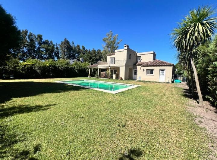 Casa en Venta 4 Ambientes con Dependencia y Piscina Apto Credito! - 2