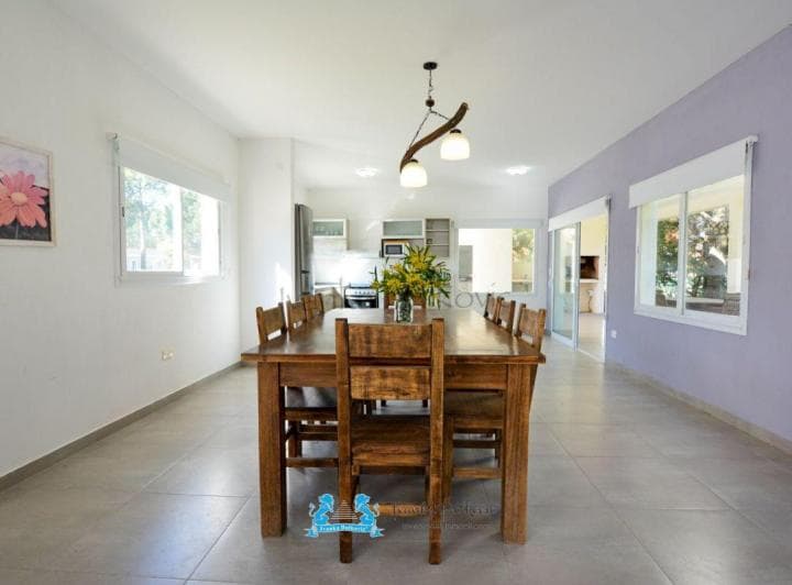 Venta Casa Costa Esmeralda Disfrutá en Familia: Casa con Jardín, Piscina y Living Amplio - 4