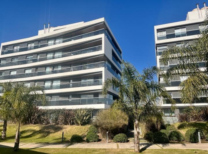 Summum Departamento de Categoria en Condominio Privado Tres Dorm., Dos Cocheras. Amenities - 3