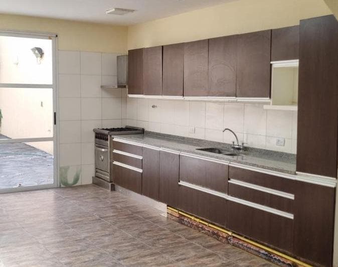 Casa en Venta - 4 Dorm. 1 Baño - Santos Lugares - 3
