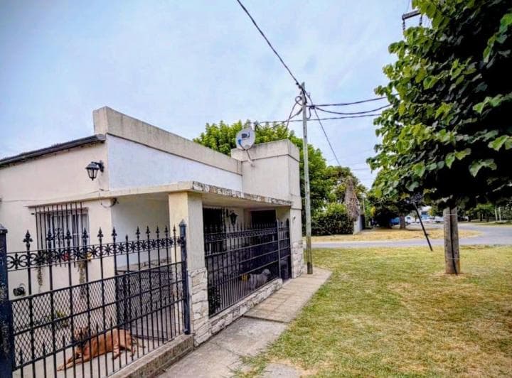 Casa en Venta con Quincho y Pileta - 4