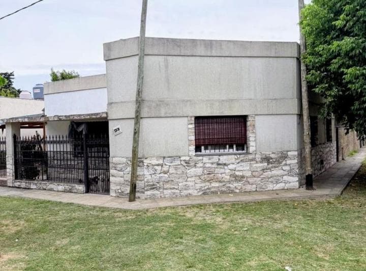 Casa en Venta con Quincho y Pileta - 5