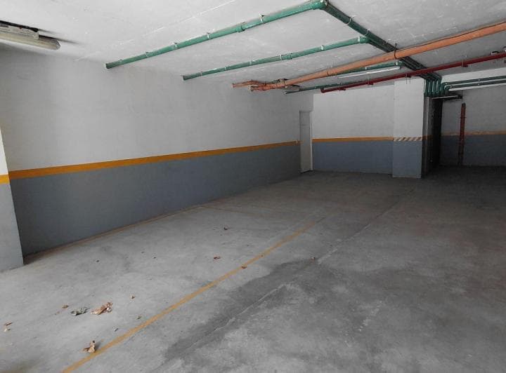Venta Tres Cocheras con Entrada Independiente por Porton Automatico - 4