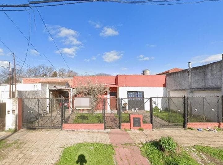Casa con Departamento Interno en Venta - 3