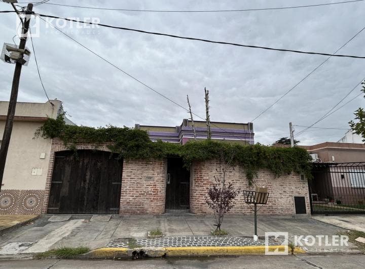Casa con 3 Dorm., Cochera Pasante y Quincho Unico - 3