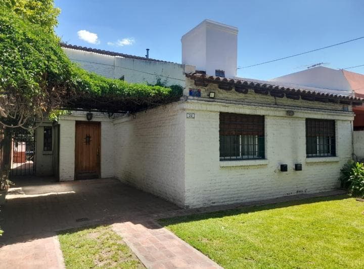 En Venta | Importante Propiedad en Calle Mexico Al 400 - Barrio San Jose - 4 Dorm. - Parque - 2