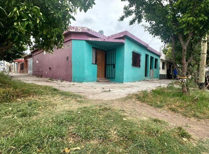 Casa Villa Azalais A1 Cuadra de Av J. B Justo Casa + 2 Dpto - 3
