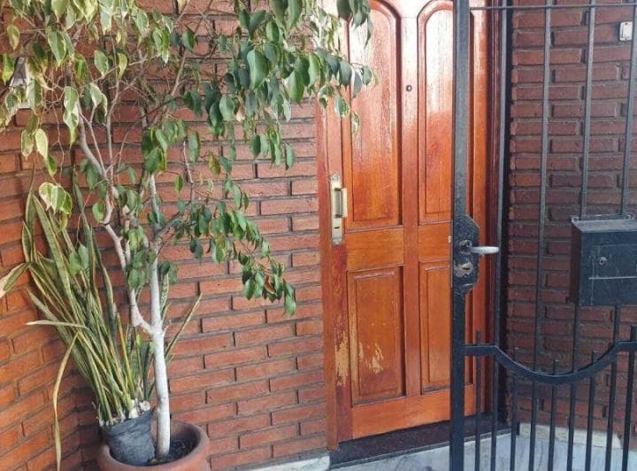 Venta Casa 4 Ambientes Isidro Casanova - 2