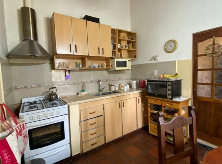 Casa Mas Departamento en Arturo Segui con un Lote de 43x43 Totalmente Arbolado. - 5