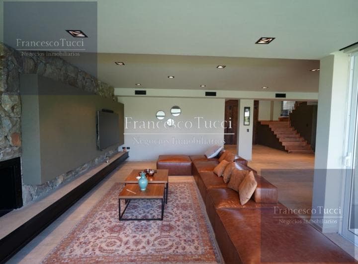Casa en Venta 7 Ambientes con Pileta Lote Central en Terravista - 4