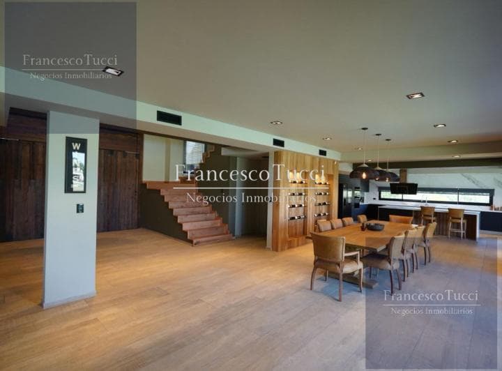 Casa en Venta 7 Ambientes con Pileta Lote Central en Terravista - 3