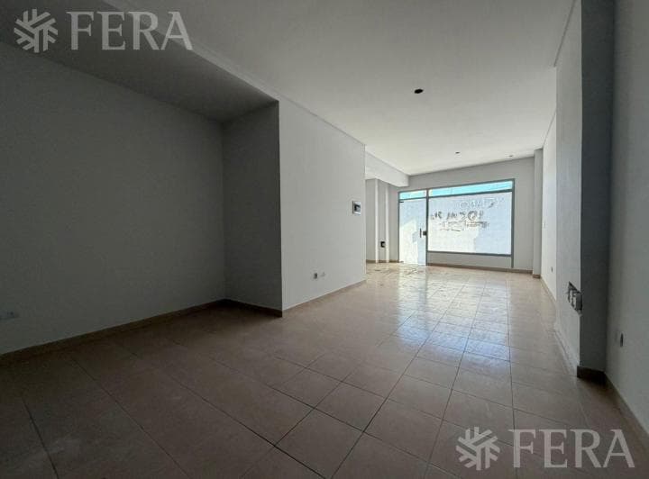 Venta Local en Sarandi - 4