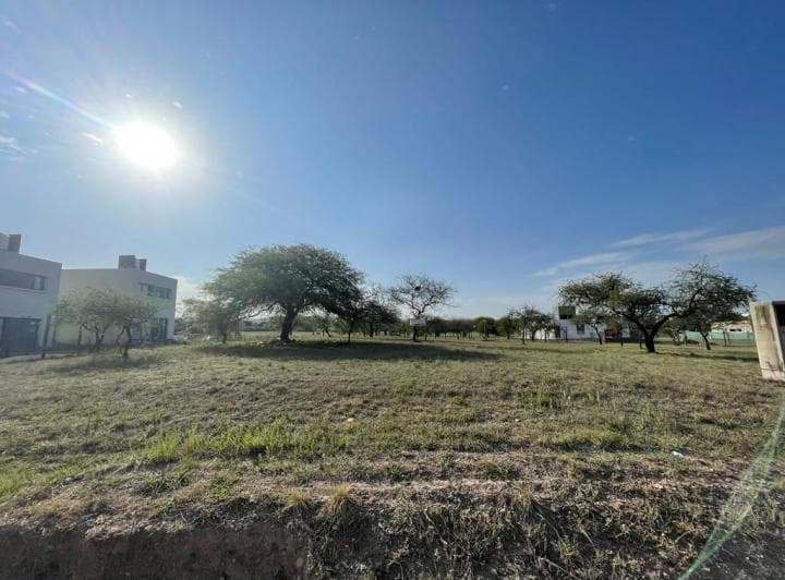 Villa Catalina Límete C/bela Vista - 700 m² - Barrio Cerrado con Seguridad - 3
