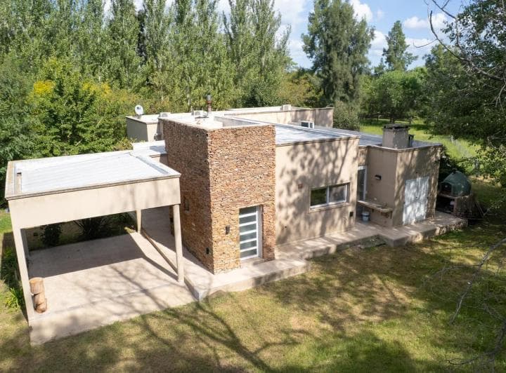 Casa en Venta en San Andrés de Giles | Pileta Climatizada y Parque Arbolado - 2