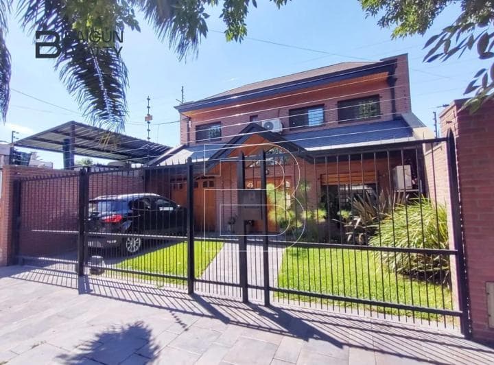 Casa en Venta, Zona Villa Luzuriaga - 2