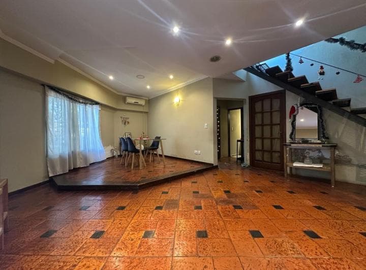 PH en Venta en Banfield - 4 Ambientes en Dos Plantas con Garage, Patio y Terraza - Ezeiza 2695 - 2