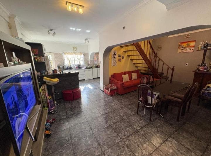 Casa en Venta 3 Dorm. + Playroom - 2 Baños Completos - 3