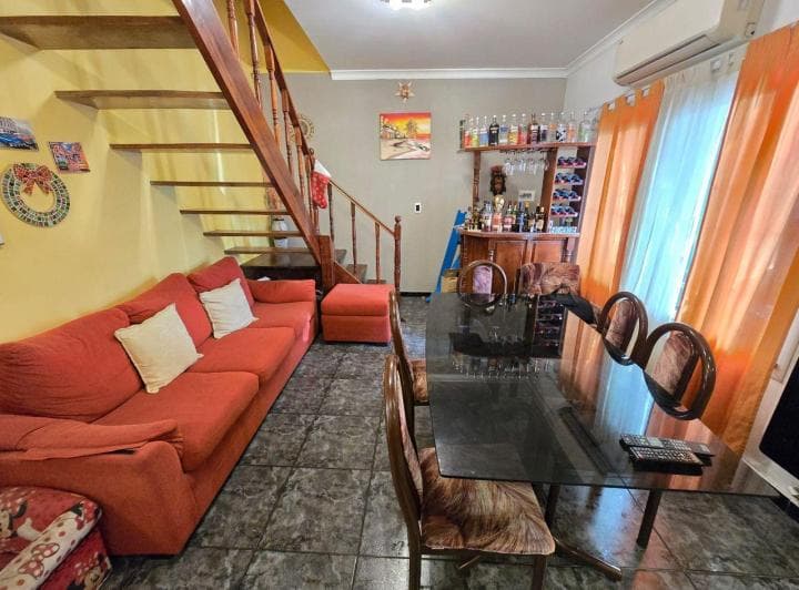Casa en Venta 3 Dorm. + Playroom - 2 Baños Completos - 5