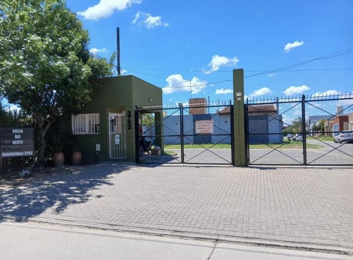 Vendo Hermosa Casa de 3 Dorm. en Barrio Cerrado Soles del Oeste (Apto Credito) - 2