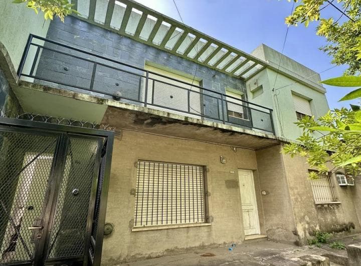 Casa en Venta Estilo PH, de 2 Dorm.. Balcón Al Frente. Centro Campana - 3