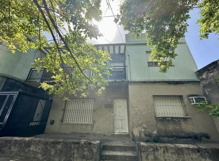 Casa en Venta Estilo PH, de 2 Dorm.. Balcón Al Frente. Centro Campana - 2