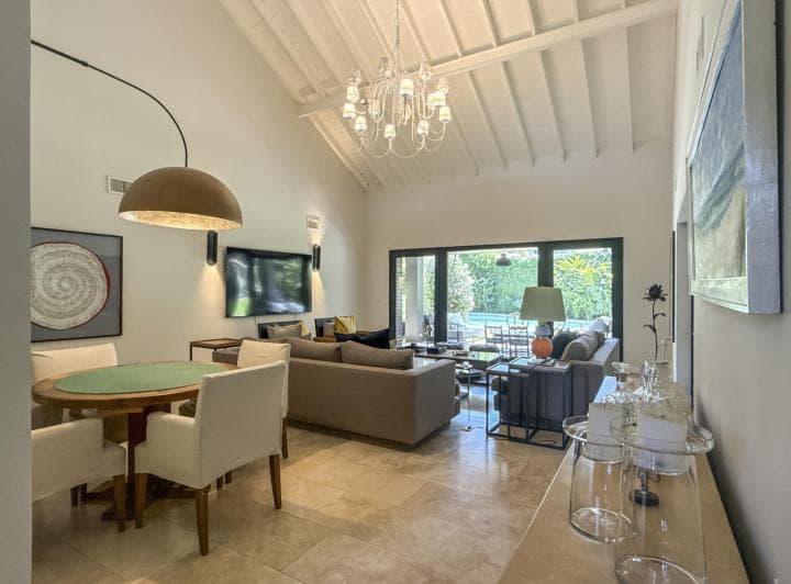 Casa en Venta, 5 Dorm. en Las Lomas de San Isidro, con Parrilla y Escritorio - 5