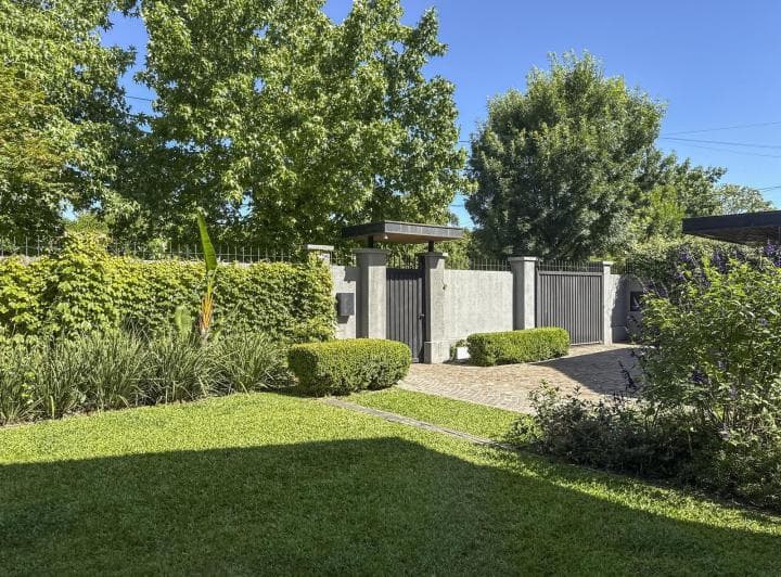 Casa en Venta, 5 Dorm. en Las Lomas de San Isidro, con Parrilla y Escritorio - 3