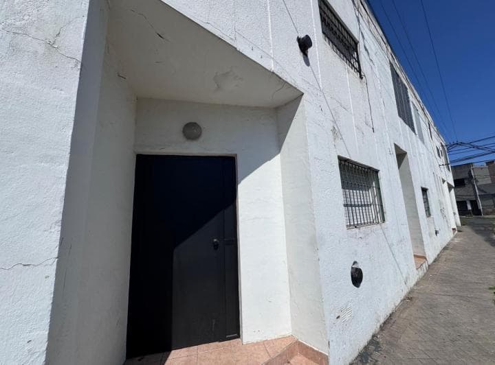 Venta - Oportunidad Local y Deposito (Barrio Industrial) - 4