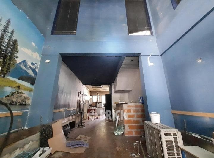 (En Block) Local a La Calle y 3 Oficinas en Cespedes Al 3000 - Garage P/2 Autos Gran Tza Jardin - 4