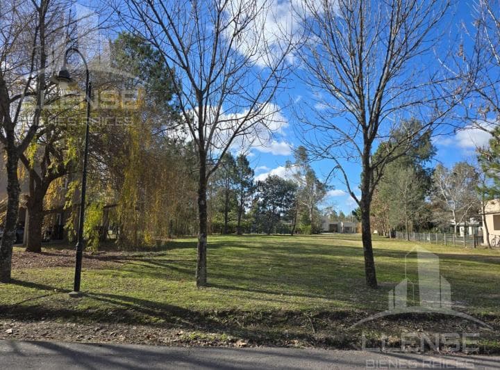 Lote 1327 m² Interno Etapa 1 en Venta - Club Miralagos - 2