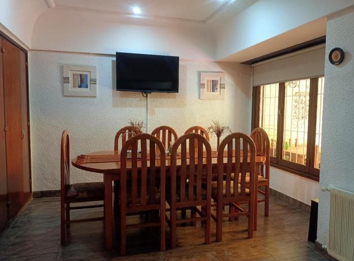 Chalet 5 Ambientes con Parque y Quincho – Parque Luro - 4