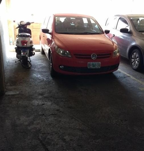 Amplia Cochera Para Auto y Moto a 2 Cuadras de Cabildo! - 2