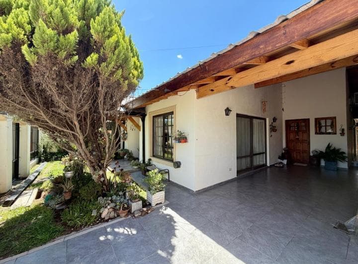 Casa Dos Departamentos en Venta ID 5933 - 2