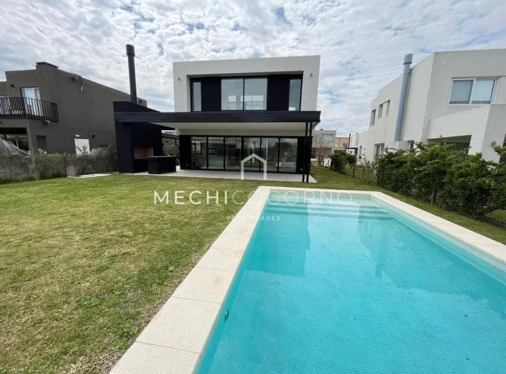 Casa 4 Dorm. Venta en Castaños, Nordelta - 2