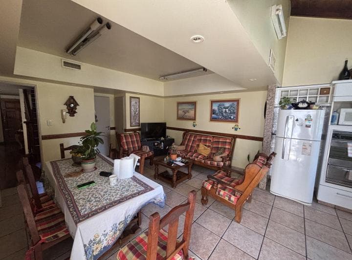 ¡Casa en Lote Propio con Garage, Pileta y Parrilla, 280 M! - 4