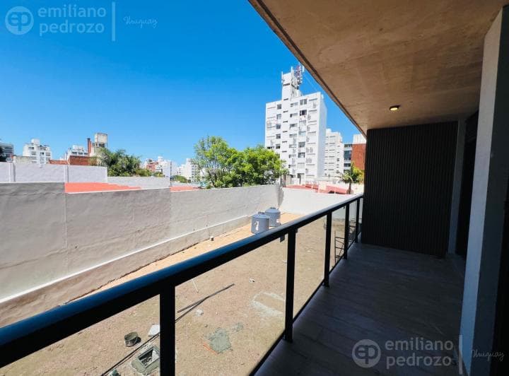 Venta Apartamento 1 Dorm con Balcon Contrafrente - Pocitos - 2