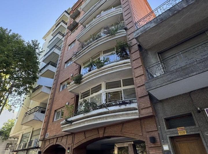 Piso 4 Ambientes con Balcón y Cochera en Venta Sobre Av Riestra - 2