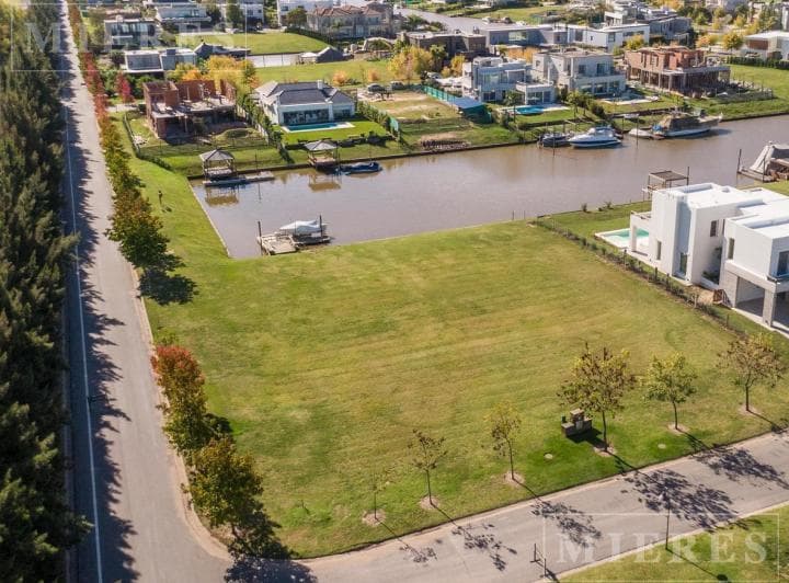 Lote Al Rio en Venta en El Barrio Albanueva! - 2