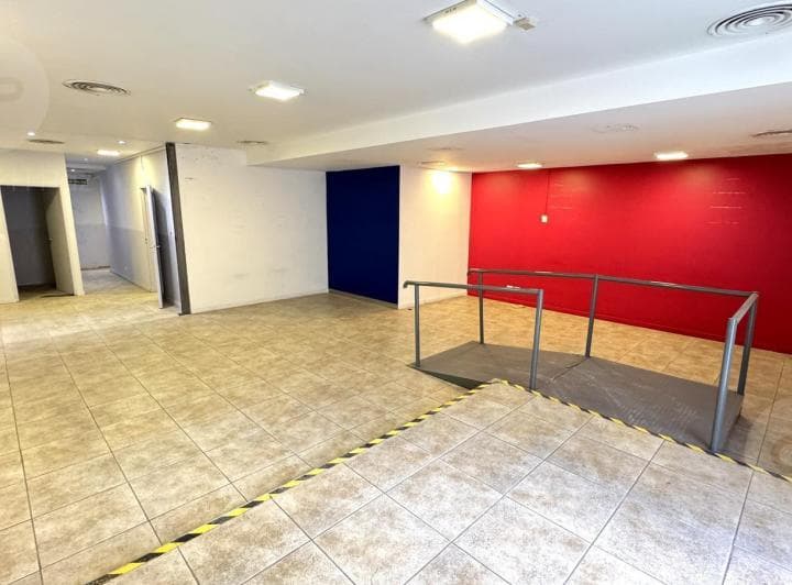 Local de 470 m² Desarrollados en Pb con Gran Frente de 20 m en Monserrat - 3