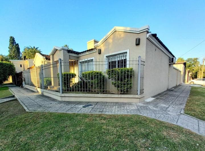 Casa PH 4 Ambientes con Pileta en Castelar - 2