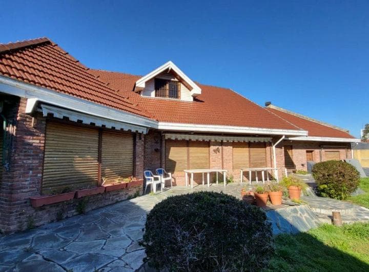 Excelente Chalet y Zona - 2
