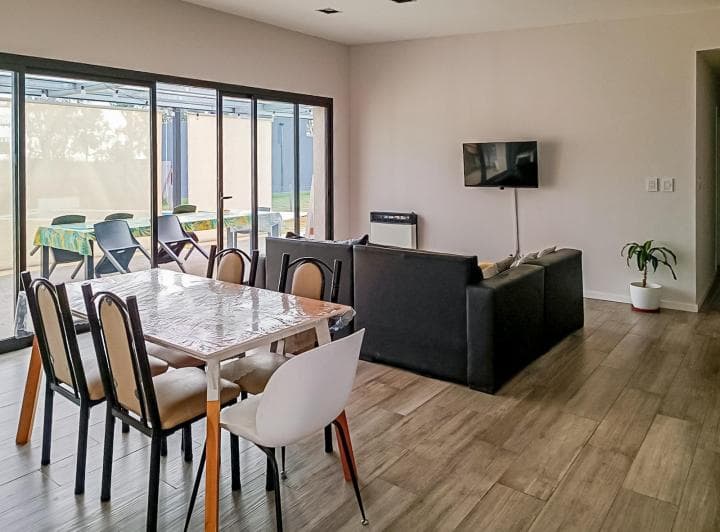 Venta - Casa 3 Dorm., con Jardín Piscina y Parrillero - Pinares del Sur, Piñero. - 2