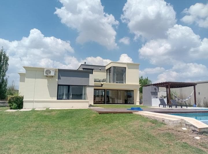 Casa en Venta 4 Dorm. con Muelle Propio San Sebastian, Area 9, Zelaya Pilar - 2