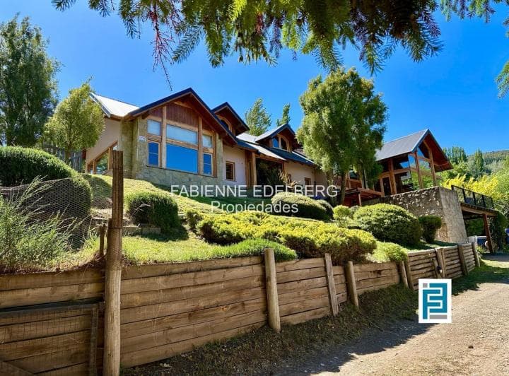 Casa en Venta en El Encantador Callejón de Gingin, San Martín de Los Andes, Patagonia Argentina. - 2