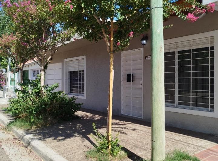 Casa en Venta de 3 Dorm. en Una Planta — con Quincho, Patio y Cochera - 5