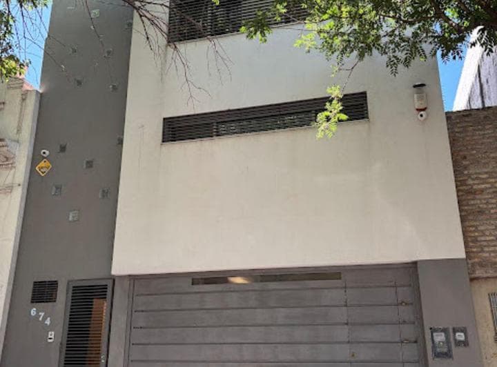 Venta - Ocampo 600 - Casa de Diseño de 3 Dorm. - 2