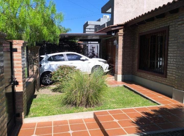 Venta - Excelente Oportunidad - Casa 2 Dorm. - Zona Norte, Cba Capital. - 4